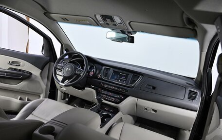 KIA Carnival III, 2018 год, 2 145 000 рублей, 5 фотография