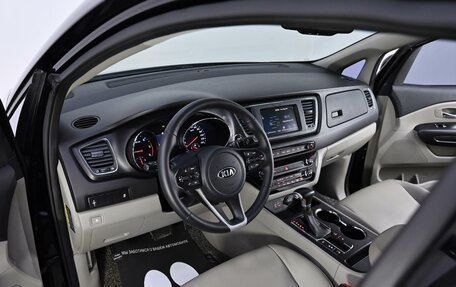 KIA Carnival III, 2018 год, 2 145 000 рублей, 6 фотография