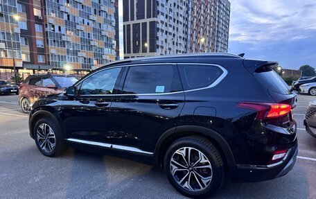 Hyundai Santa Fe III рестайлинг, 2018 год, 3 200 000 рублей, 1 фотография