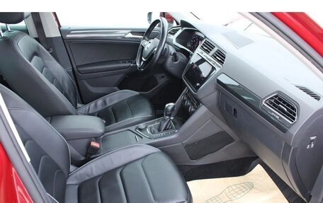 Volkswagen Tiguan II, 2018 год, 2 350 000 рублей, 3 фотография