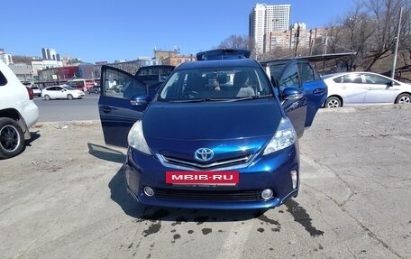 Toyota Prius Alpha I (ZVW40/41), 2013 год, 1 250 000 рублей, 2 фотография