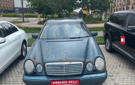 Mercedes-Benz E-Класс, 1998 год, 140 000 рублей, 1 фотография