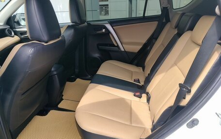 Toyota RAV4, 2016 год, 2 100 000 рублей, 17 фотография