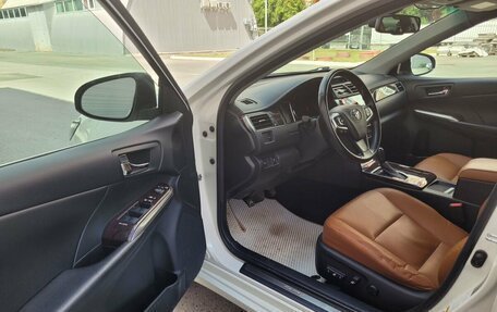 Toyota Camry, 2017 год, 2 400 000 рублей, 10 фотография