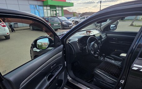 Mitsubishi Outlander III рестайлинг 3, 2013 год, 1 350 000 рублей, 9 фотография