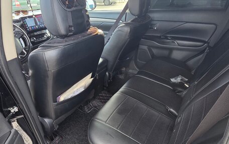 Mitsubishi Outlander III рестайлинг 3, 2013 год, 1 350 000 рублей, 12 фотография
