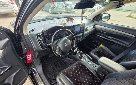 Mitsubishi Outlander III рестайлинг 3, 2013 год, 1 350 000 рублей, 10 фотография