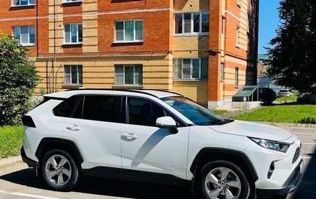 Toyota RAV4, 2021 год, 3 750 000 рублей, 2 фотография