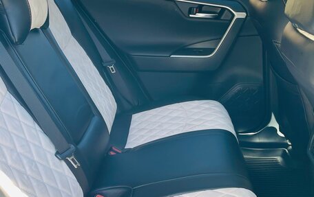 Toyota RAV4, 2021 год, 3 750 000 рублей, 10 фотография