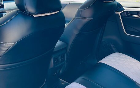 Toyota RAV4, 2021 год, 3 750 000 рублей, 9 фотография