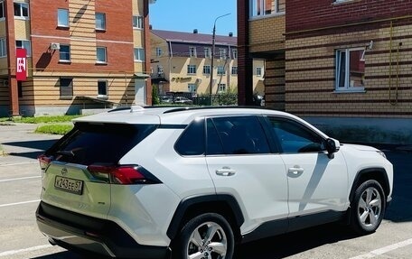 Toyota RAV4, 2021 год, 3 750 000 рублей, 4 фотография