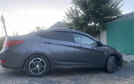 Hyundai Solaris II рестайлинг, 2015 год, 1 260 000 рублей, 4 фотография