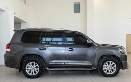 Toyota Land Cruiser 200, 2010 год, 2 900 000 рублей, 7 фотография