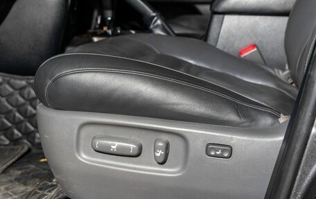 Toyota Land Cruiser 200, 2010 год, 2 900 000 рублей, 33 фотография
