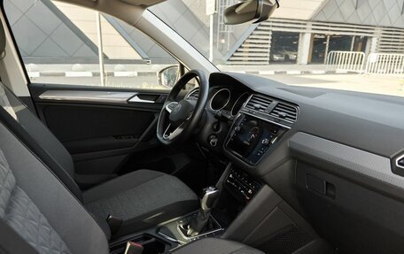 Volkswagen Tiguan II, 2021 год, 2 780 000 рублей, 6 фотография