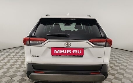 Toyota RAV4, 2021 год, 2 999 000 рублей, 6 фотография
