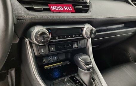 Toyota RAV4, 2021 год, 2 999 000 рублей, 20 фотография