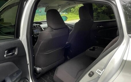 Toyota Prius IV XW50, 2019 год, 1 650 000 рублей, 1 фотография