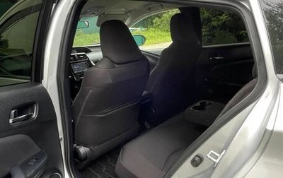 Toyota Prius IV XW50, 2019 год, 1 650 000 рублей, 1 фотография