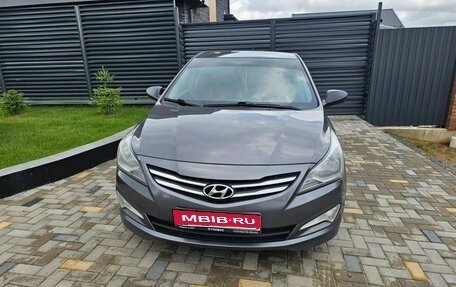 Hyundai Solaris II рестайлинг, 2015 год, 900 000 рублей, 1 фотография