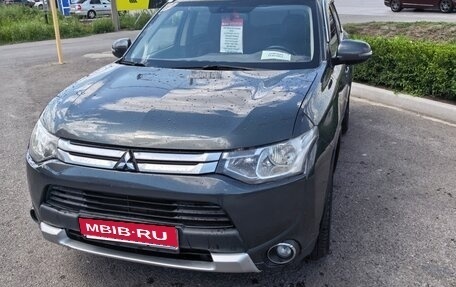 Mitsubishi Outlander III рестайлинг 3, 2014 год, 850 000 рублей, 1 фотография