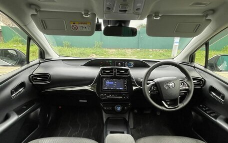Toyota Prius IV XW50, 2019 год, 1 650 000 рублей, 14 фотография