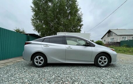 Toyota Prius IV XW50, 2019 год, 1 650 000 рублей, 8 фотография