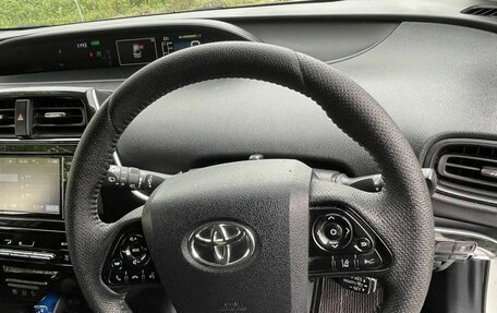 Toyota Prius IV XW50, 2019 год, 1 650 000 рублей, 10 фотография