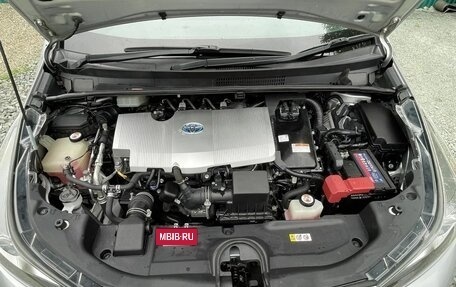 Toyota Prius IV XW50, 2019 год, 1 650 000 рублей, 2 фотография