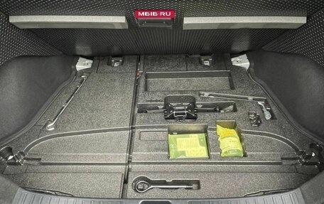 Toyota Prius IV XW50, 2019 год, 1 650 000 рублей, 5 фотография