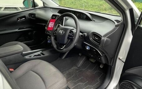 Toyota Prius IV XW50, 2019 год, 1 650 000 рублей, 4 фотография