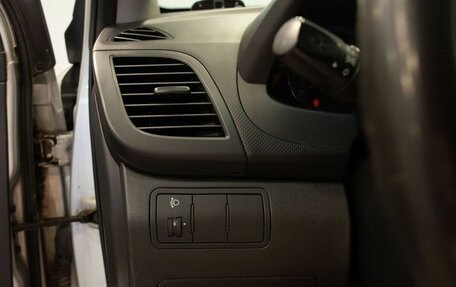 Hyundai Solaris II рестайлинг, 2011 год, 725 000 рублей, 33 фотография