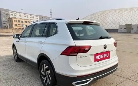 Volkswagen Tiguan II, 2023 год, 2 800 000 рублей, 4 фотография