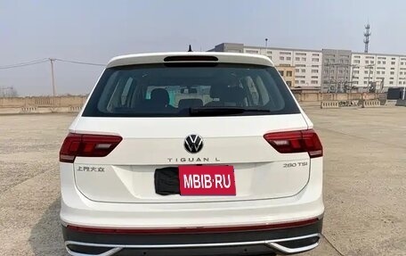 Volkswagen Tiguan II, 2023 год, 2 800 000 рублей, 6 фотография