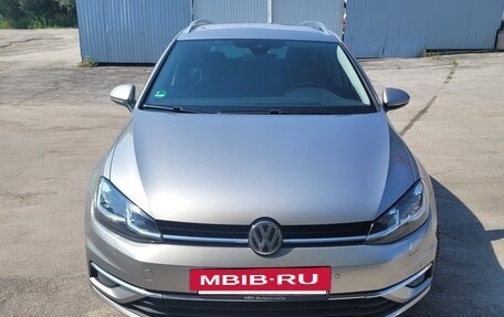 Volkswagen Golf VII, 2019 год, 2 300 000 рублей, 24 фотография