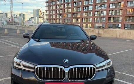 BMW 5 серия, 2022 год, 4 990 000 рублей, 2 фотография