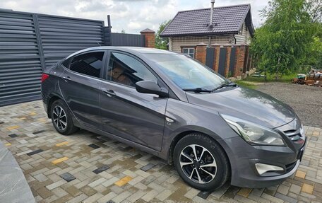 Hyundai Solaris II рестайлинг, 2015 год, 900 000 рублей, 4 фотография
