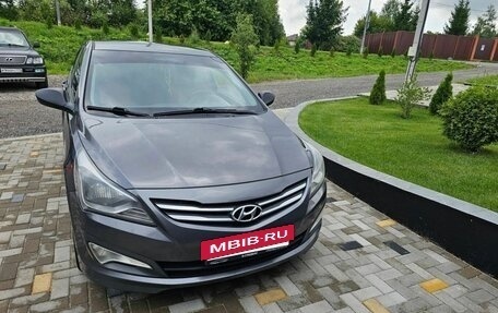 Hyundai Solaris II рестайлинг, 2015 год, 900 000 рублей, 2 фотография