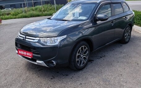 Mitsubishi Outlander III рестайлинг 3, 2014 год, 850 000 рублей, 3 фотография