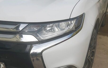 Mitsubishi Outlander III рестайлинг 3, 2018 год, 2 000 000 рублей, 3 фотография
