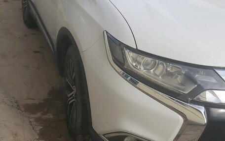 Mitsubishi Outlander III рестайлинг 3, 2018 год, 2 000 000 рублей, 6 фотография