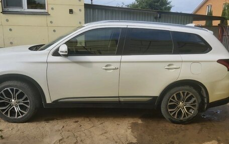 Mitsubishi Outlander III рестайлинг 3, 2018 год, 2 000 000 рублей, 5 фотография