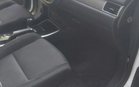 Mitsubishi Outlander III рестайлинг 3, 2018 год, 2 000 000 рублей, 10 фотография
