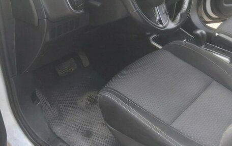 Mitsubishi Outlander III рестайлинг 3, 2018 год, 2 000 000 рублей, 11 фотография