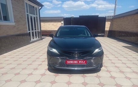 Toyota Camry, 2018 год, 3 100 000 рублей, 1 фотография