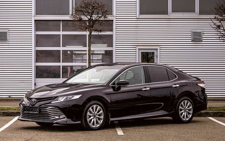 Toyota Camry, 2019 год, 1 895 000 рублей, 1 фотография