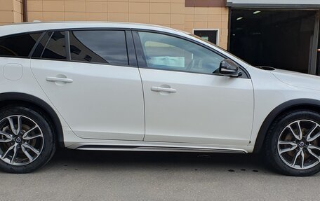 Volvo V60 Cross Country II, 2016 год, 2 250 000 рублей, 5 фотография