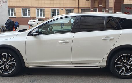 Volvo V60 Cross Country II, 2016 год, 2 250 000 рублей, 8 фотография