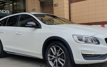 Volvo V60 Cross Country II, 2016 год, 2 250 000 рублей, 11 фотография