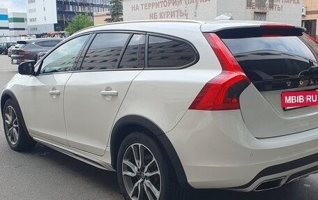 Volvo V60 Cross Country II, 2016 год, 2 250 000 рублей, 7 фотография